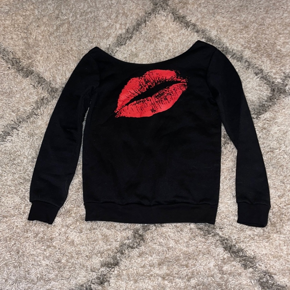 Awesome Black sweater with kiss lips size medium